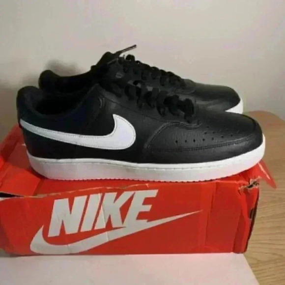 K1164. NEW NIKE Court Vision Lo- Black/White- US 9.5 Men's - Picture 1 of 4